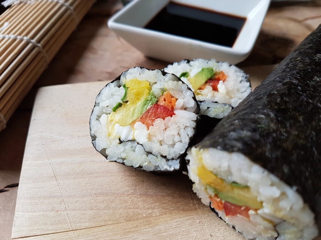 Jak przyrządzić własne sushi: odkryj sztukę japońskiego dania!